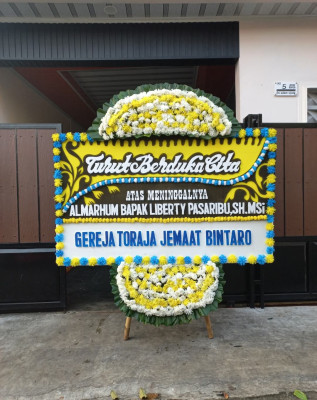 Papan Bunga Duka di Kejajar