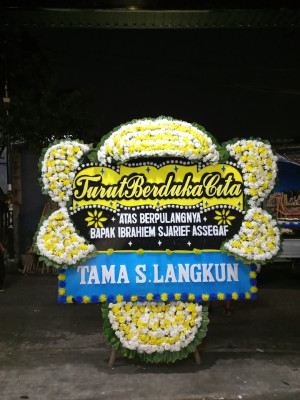 Papan Bunga Duka di Kejajar